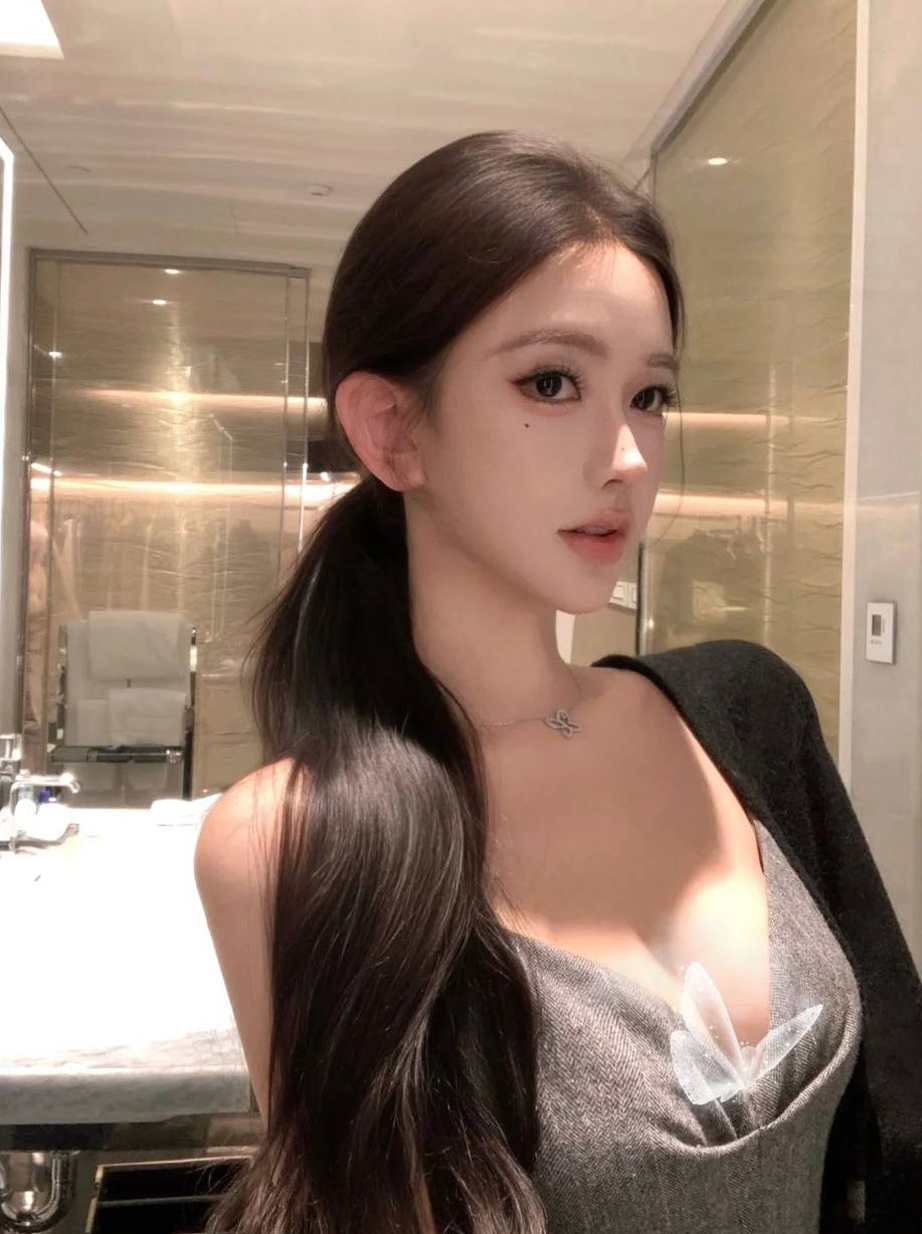 SN201-广州外围-02年超模身材 | 蓝白白