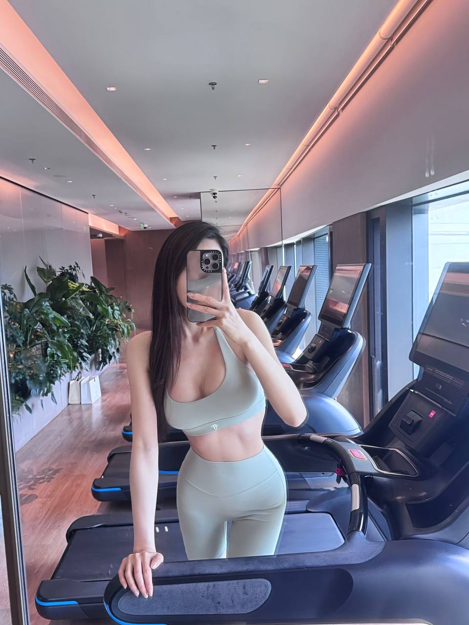 SN332-曼谷 - 粤韵风情的舞蹈瑜伽教练 | 王志文