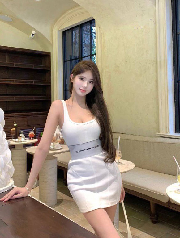 深圳05后大学生，深圳车模，深圳陪聊 / 陪伴