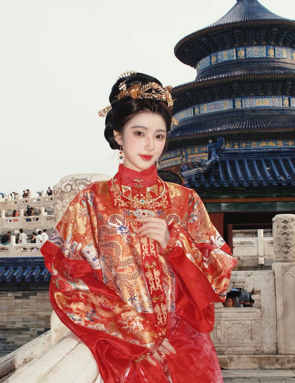 在上海参加社交活动，上海吃饭聊天，上海外送