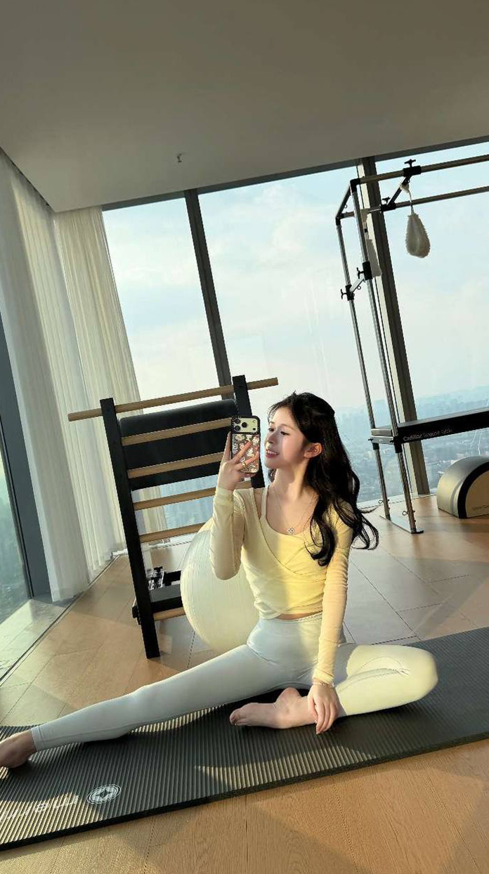 上海魔都高端交友圈，同城聊天，上海外围在校生