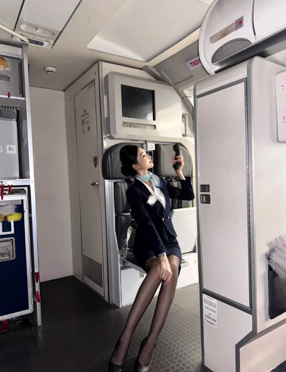 广州约高颜值女生，广州外围在校生，职业模特