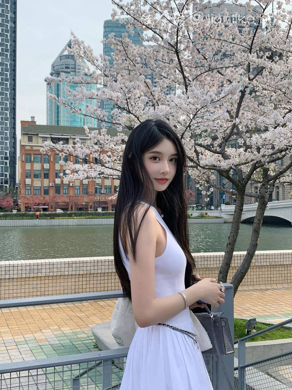 情趣赛道，广州私聊价格，广州找妹子吃饭