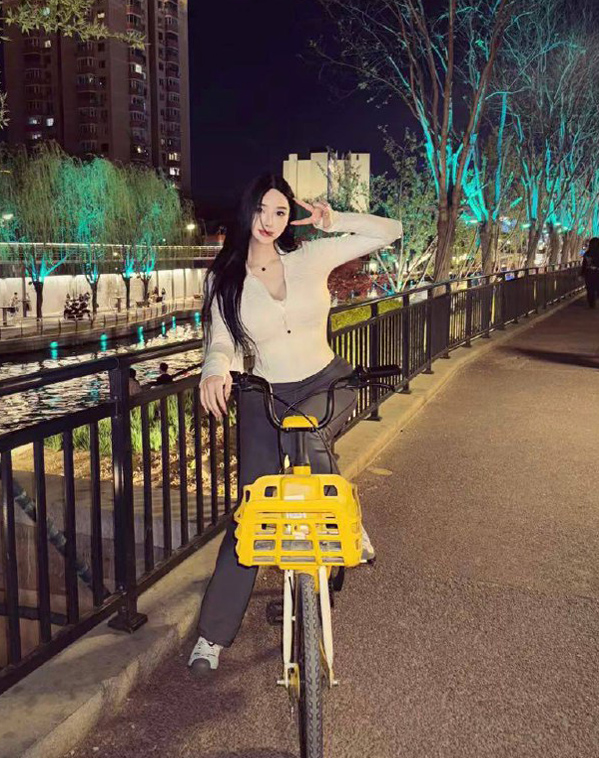 北京夜生活，北京高端伴游，北京出差吃饭