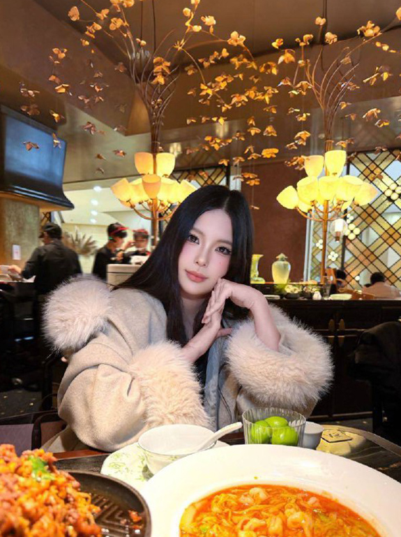 上海找女生聊天，上海陪玩，上海空姐