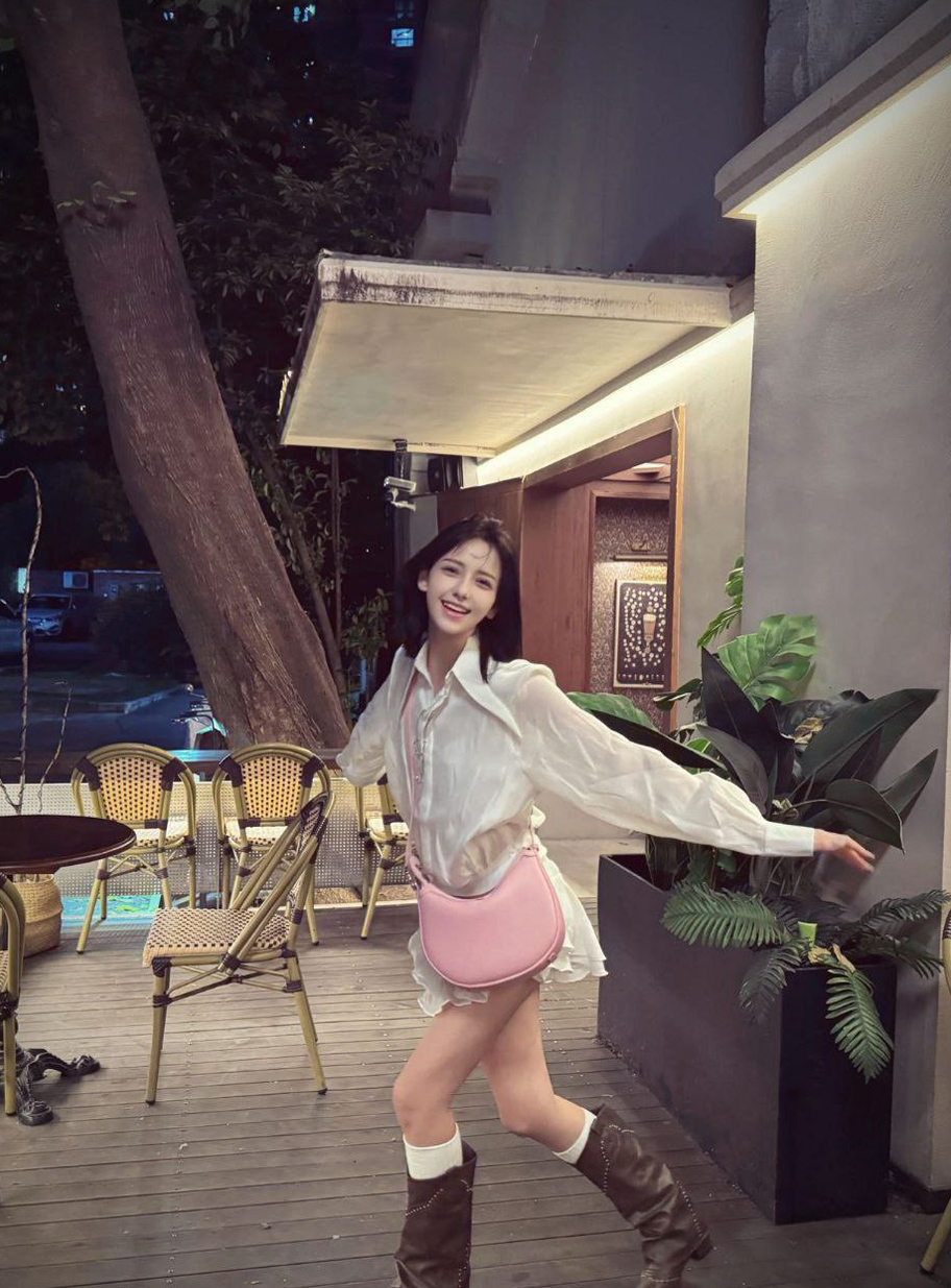 香港新鲜大学生妹，香港艺术学生，香港外围价格