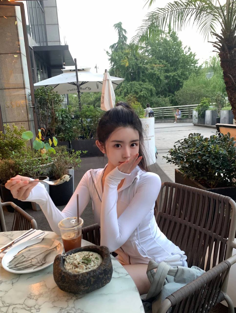 曼谷轻社交朋友，深大，曼谷播音主持