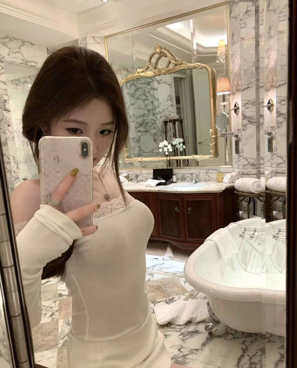 新加坡约拍，新加坡顶级会所，外围价格