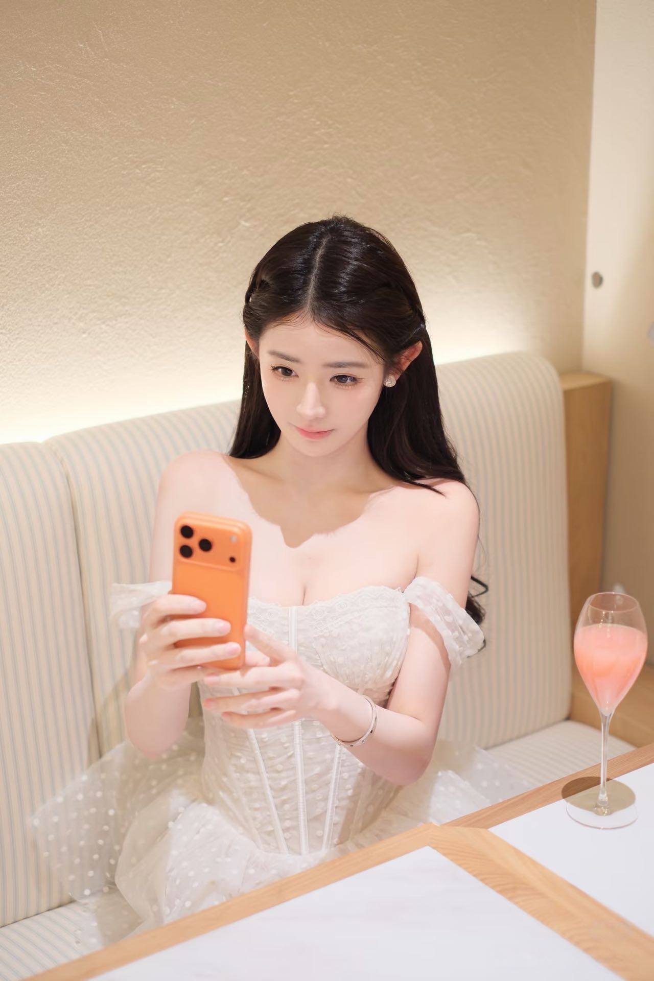 上海反差女生，上海高端相亲平台，在上海约清纯学妹