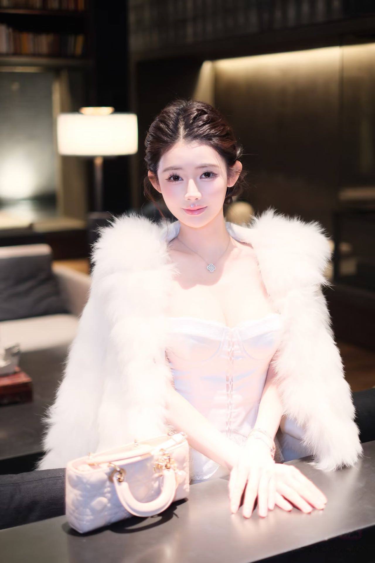 在上海约模特，上海普拉提女生，上海播音主持