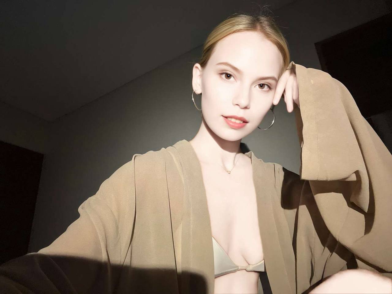 深圳外围网红，深圳单身交友APP，外围女大圈和小圈